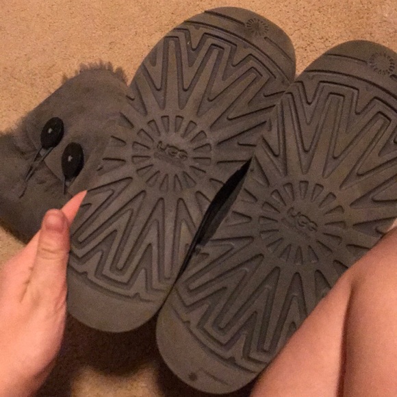 gray button up uggs! - Picture 3 of 4